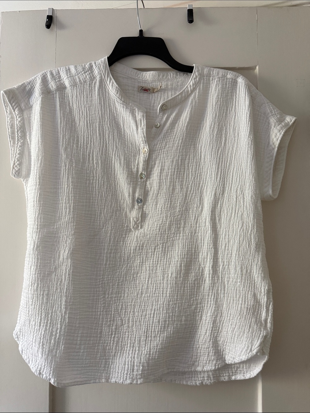 Faherty White Short-Sleeve Textured Henley Blouse